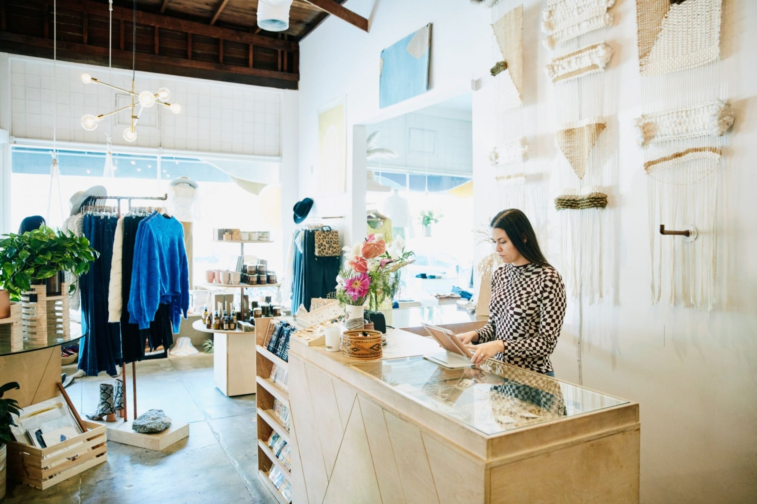 retail store | online store